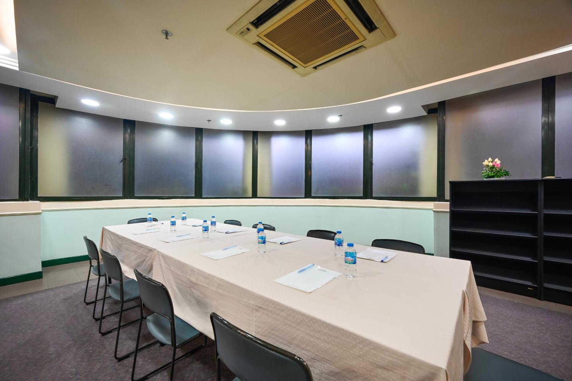 Cityview Serviced Apartment & Hotel Хошимин Экстерьер фото